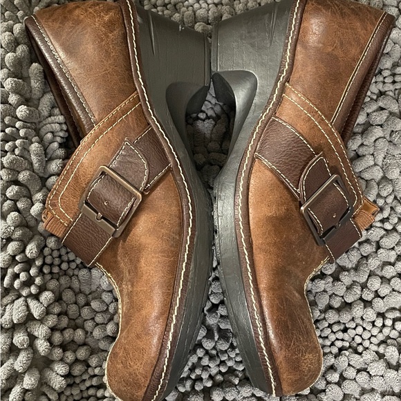 Women’s Brown Leather Buckle Shoes - Picture 3 of 6